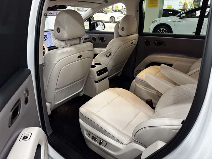 Фото 8 - LiXiang i8