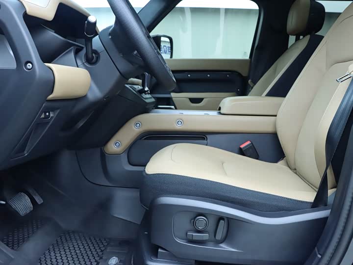 Photo 5 - Land Rover Defender