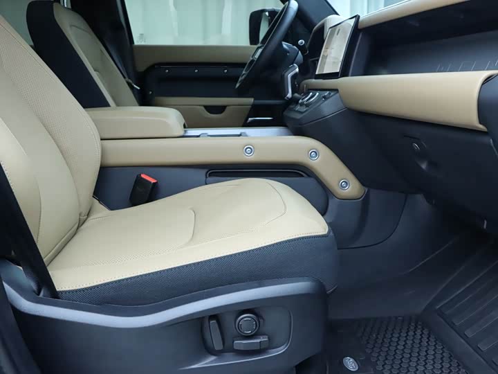 Photo 8 - Land Rover Defender