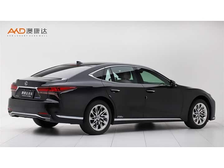 Фото 3 - Lexus LS