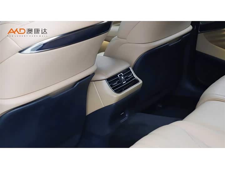 Фото 9 - Lexus LS