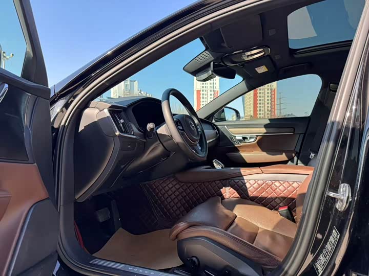 Фото 4 - Volvo S90