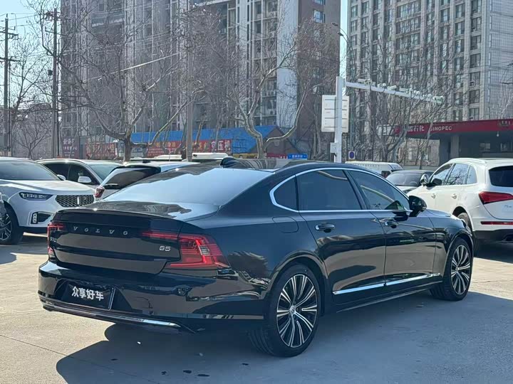 Фото 9 - Volvo S90