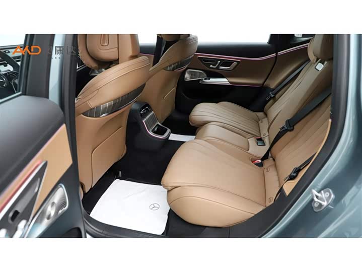 Фото 7 - Mercedes-Benz E-Class