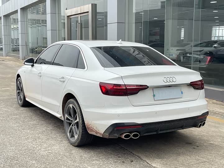 Фото 4 - Audi A4L