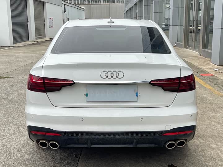 Фото 5 - Audi A4L