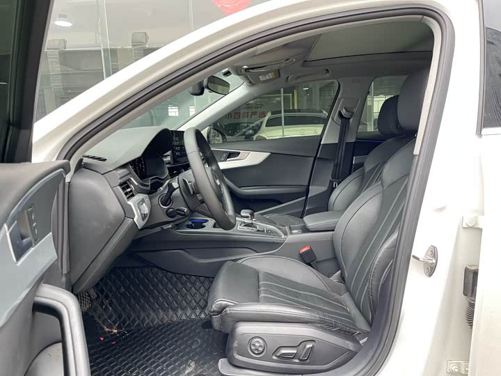 Фото 6 - Audi A4L