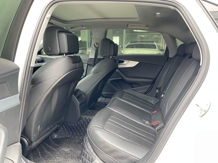 Фото 8 - Audi A4L