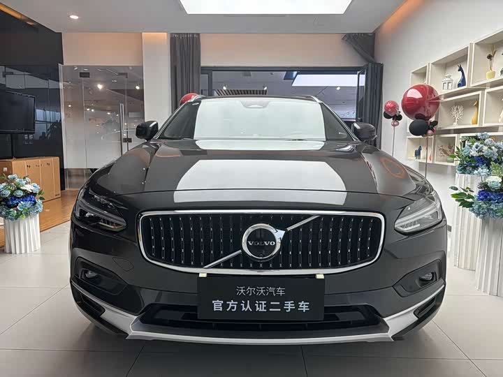 Photo 2 - Volvo V90