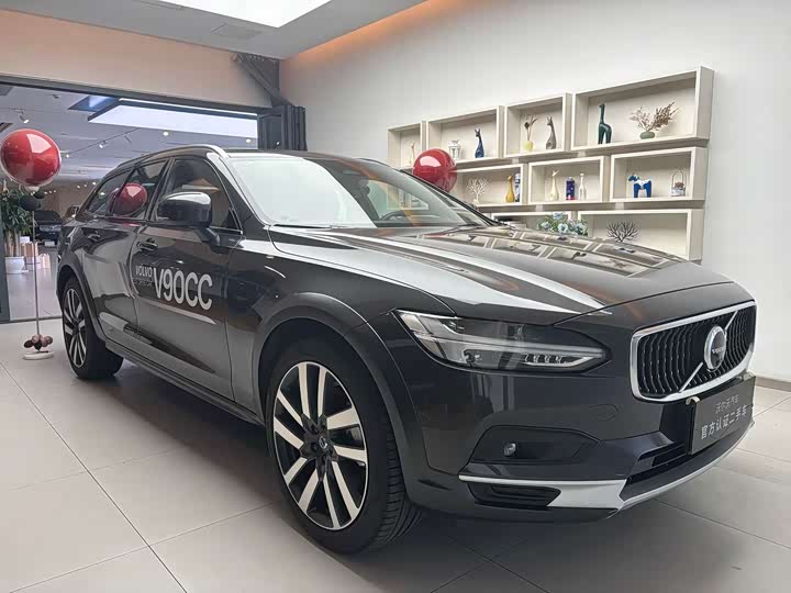 Photo 3 - Volvo V90