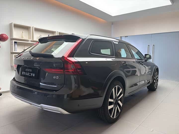 Photo 6 - Volvo V90