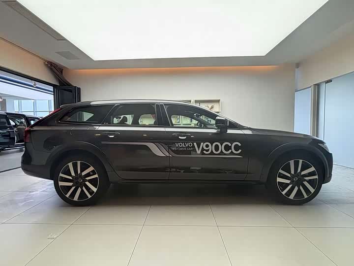 Photo 7 - Volvo V90