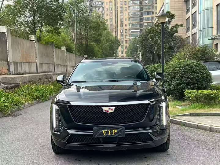 Photo 2 - Cadillac XT5