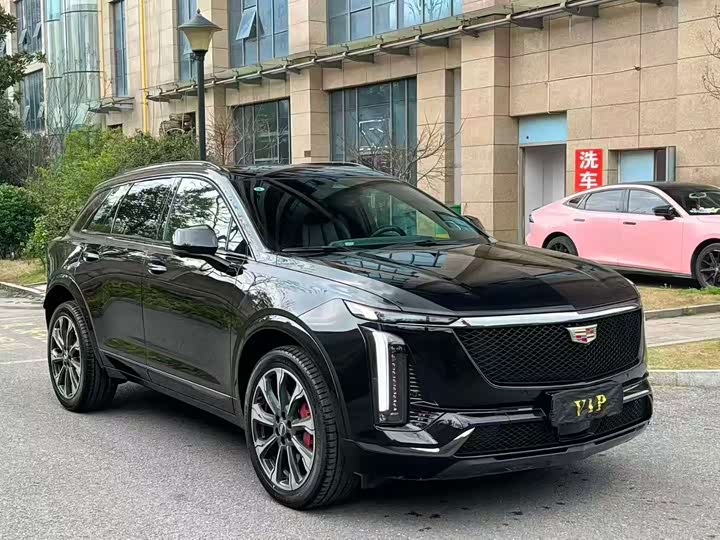 Photo 3 - Cadillac XT5
