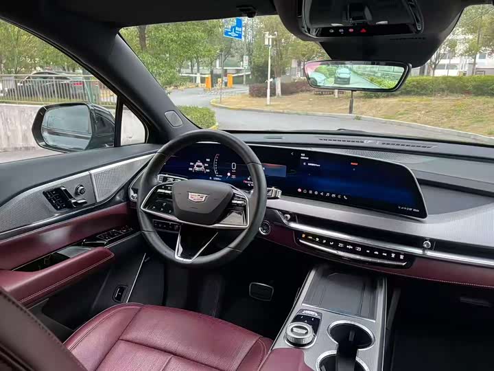 Photo 5 - Cadillac XT5