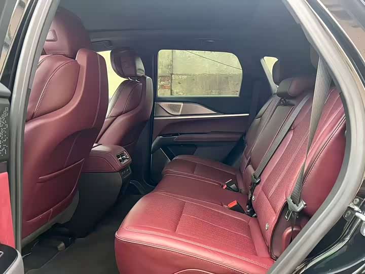 Photo 6 - Cadillac XT5