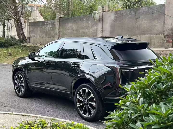 Photo 7 - Cadillac XT5