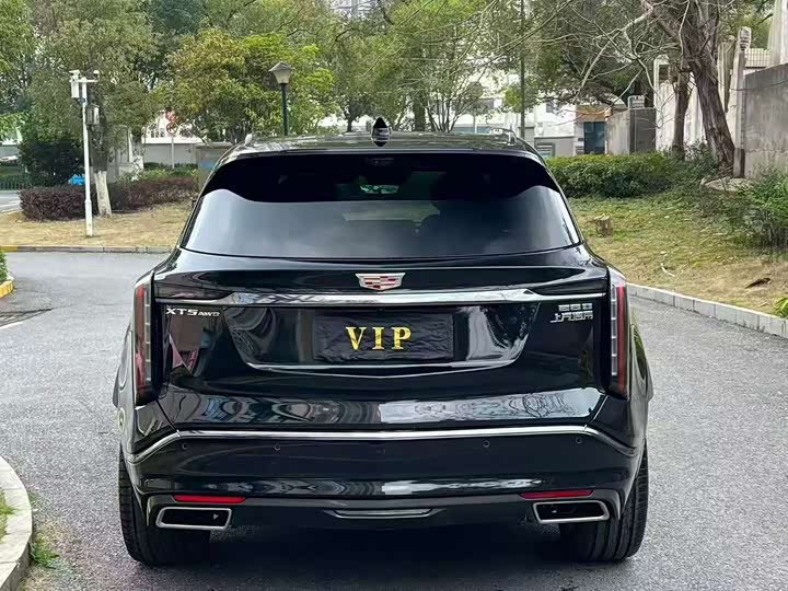 Photo 8 - Cadillac XT5