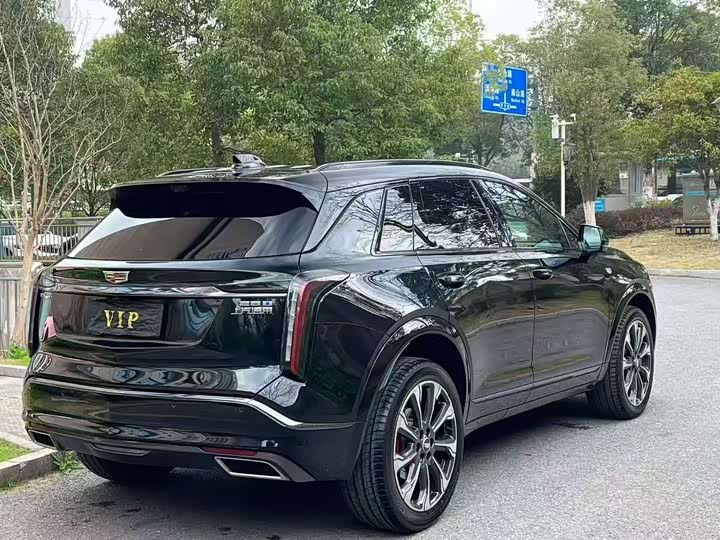 Photo 9 - Cadillac XT5