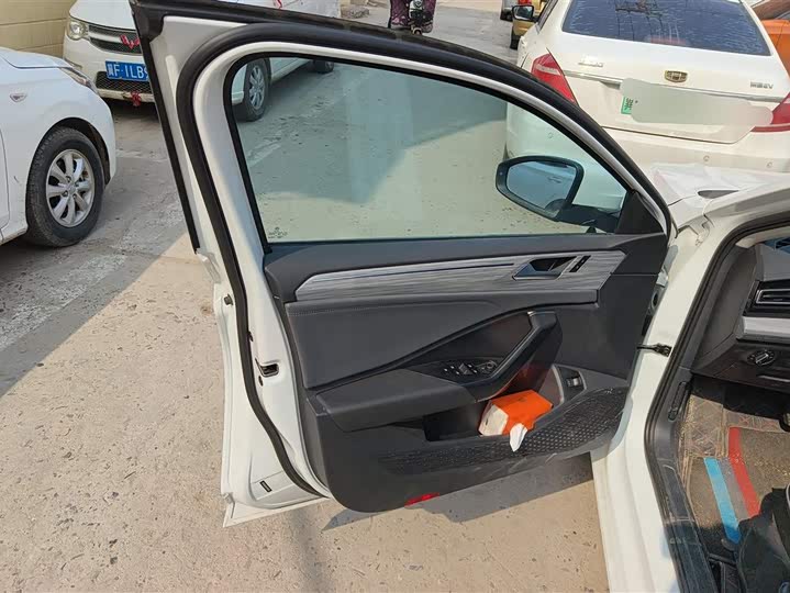 Фото 7 - Volkswagen Sagitar L