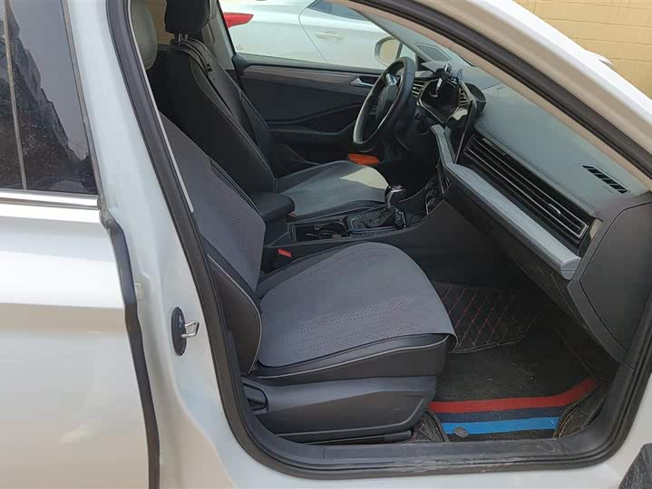 Фото 8 - Volkswagen Sagitar L