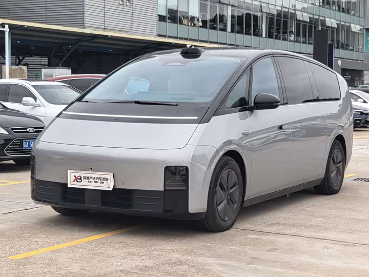 Фото 1 - LiXiang Mega