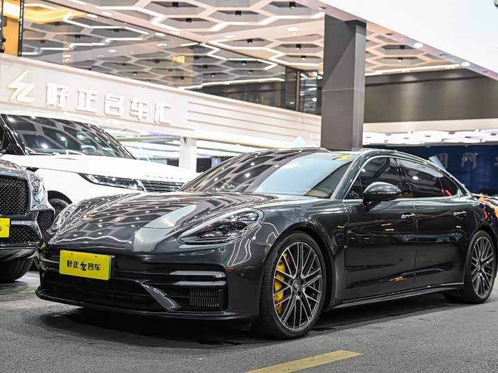 Фото 1 - Porsche Panamera Hybrid