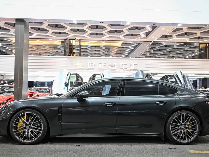 Фото 3 - Porsche Panamera Hybrid