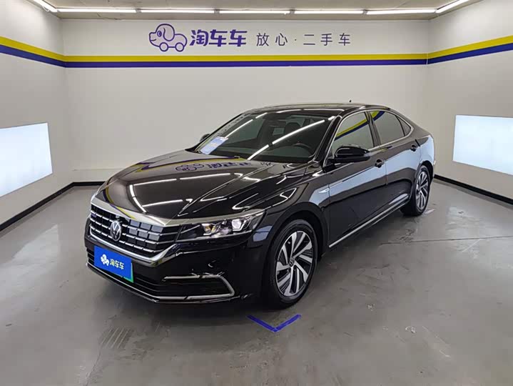 Фото 1 - Volkswagen Passat Hybrid