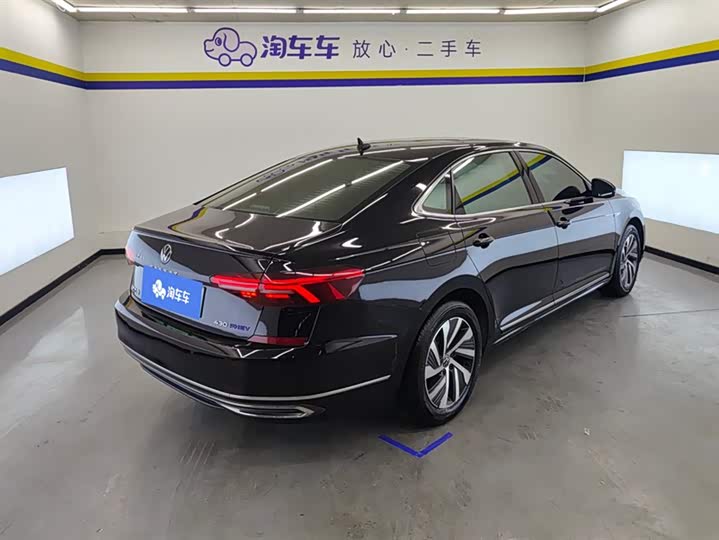 Фото 3 - Volkswagen Passat Hybrid