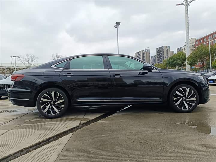 Фото 8 - Volkswagen Passat