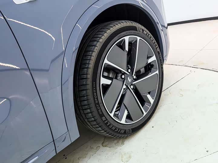 Фото 9 - LiXiang L8