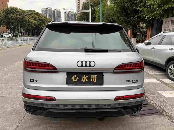 Фото 4 - Audi Q7