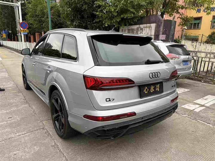 Фото 5 - Audi Q7