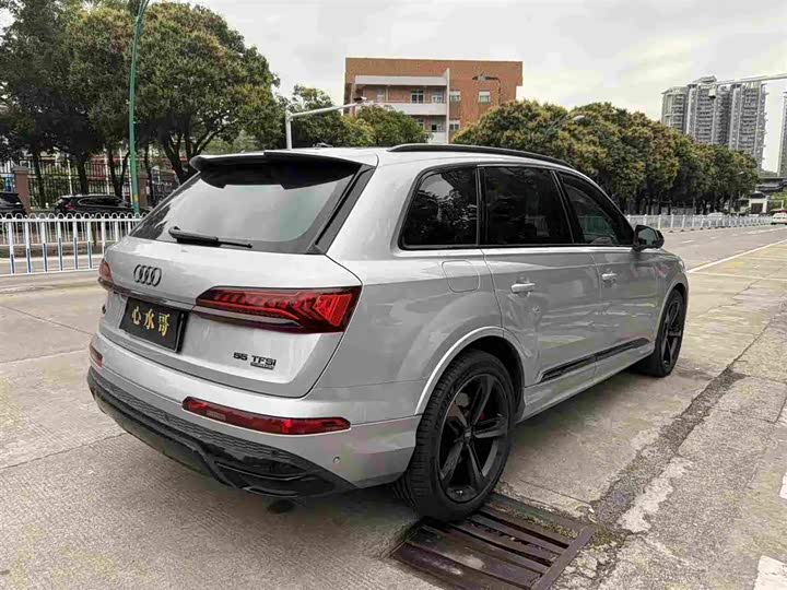 Фото 6 - Audi Q7