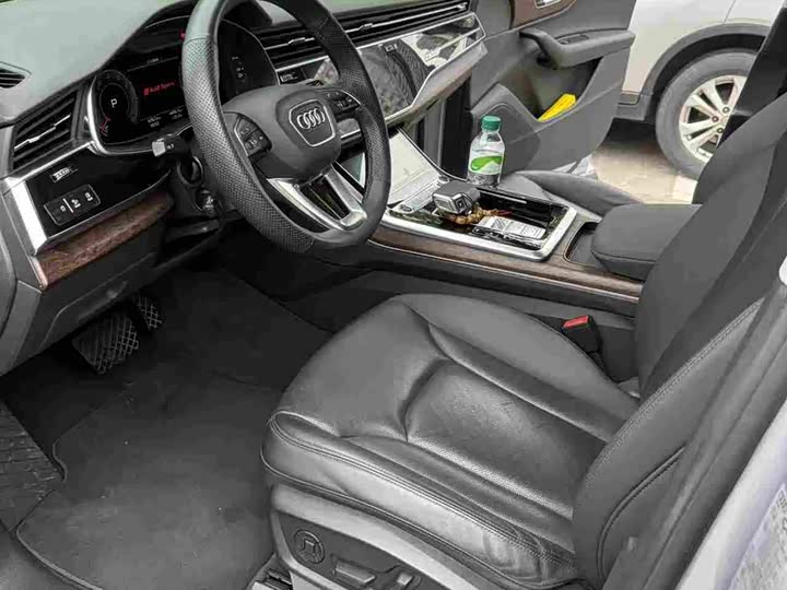 Фото 8 - Audi Q7