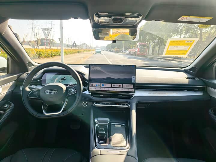 Фото 7 - Geely Preface