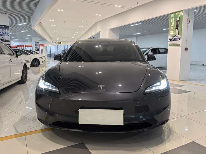 Фото 2 - Tesla Model 3