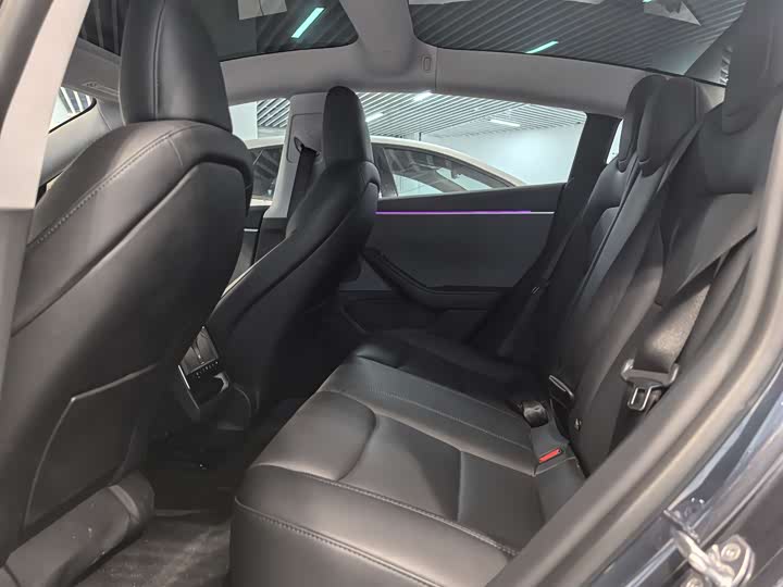 Фото 8 - Tesla Model 3