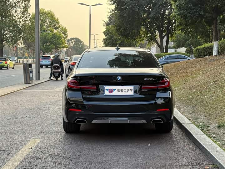 Photo 5 - BMW 5 Series