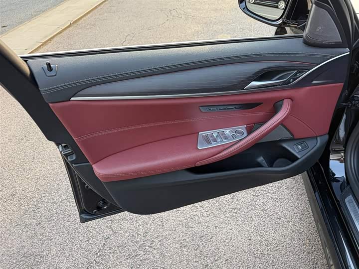 Photo 6 - BMW 5 Series