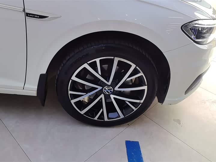 Фото 6 - Volkswagen Lavida