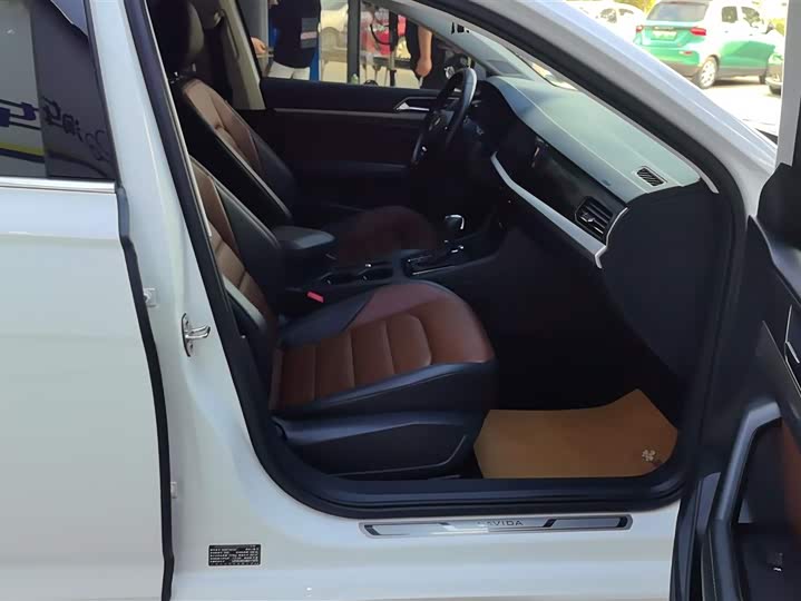 Фото 8 - Volkswagen Lavida