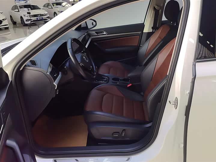 Фото 9 - Volkswagen Lavida