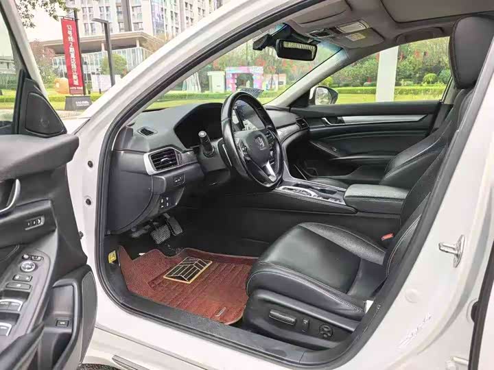 Фото 4 - Honda Accord