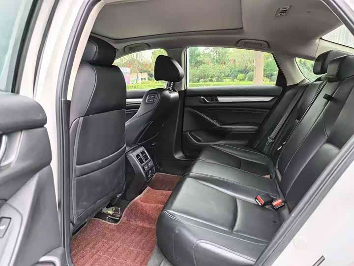 Фото 5 - Honda Accord