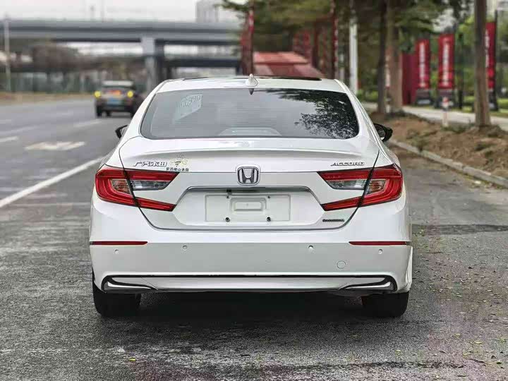 Фото 8 - Honda Accord