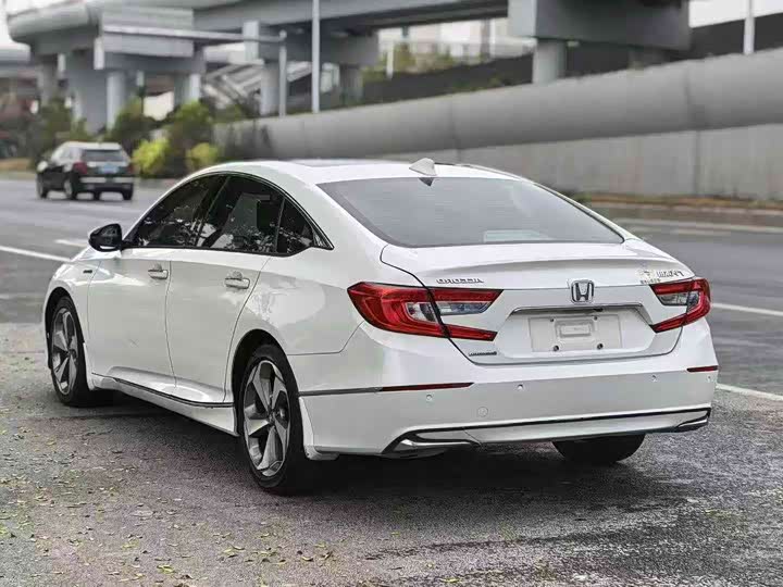 Фото 9 - Honda Accord