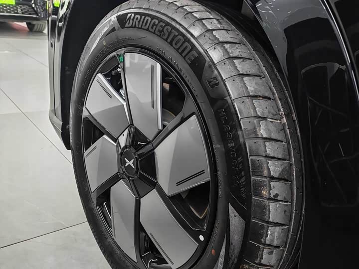 Фото 3 - XPeng X9