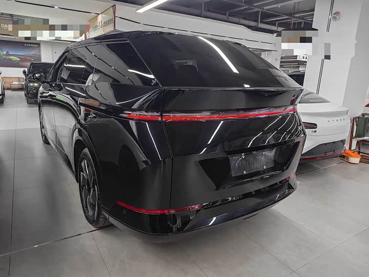 Фото 4 - XPeng X9